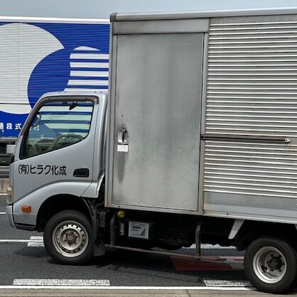 出荷するトラック
